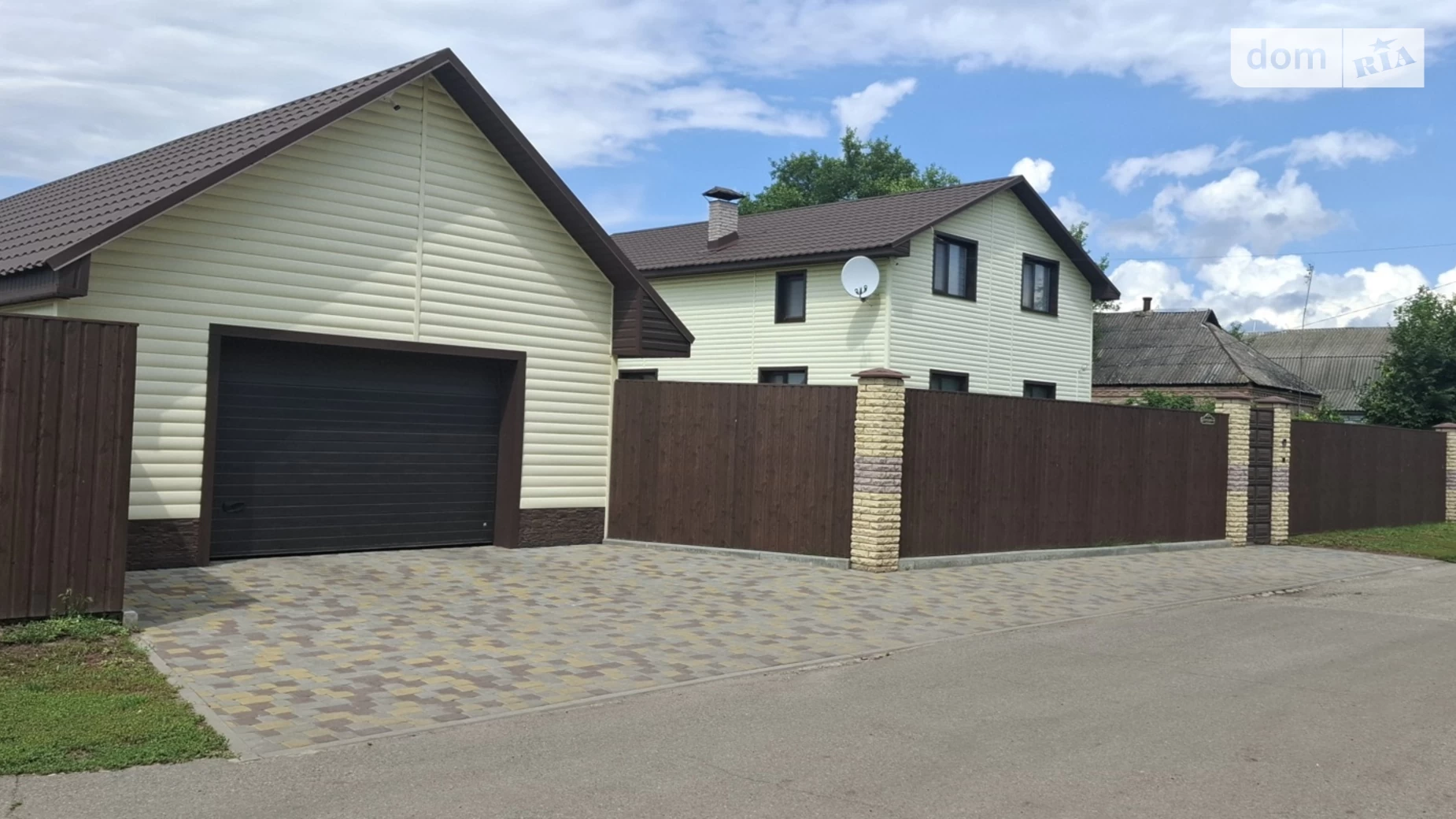 Продается дом на 2 этажа 280 кв. м с бассейном, цена: 270000 $ - фото 2