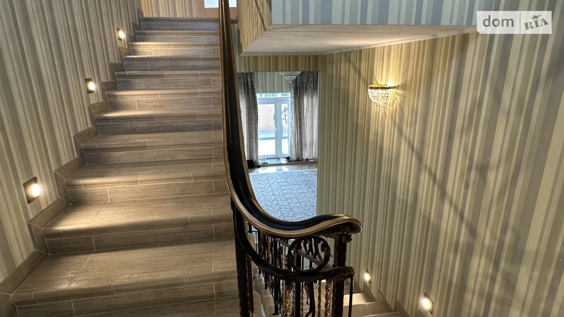 Продается дом на 2 этажа 531.3 кв. м с садом, цена: 350000 $ - фото 4