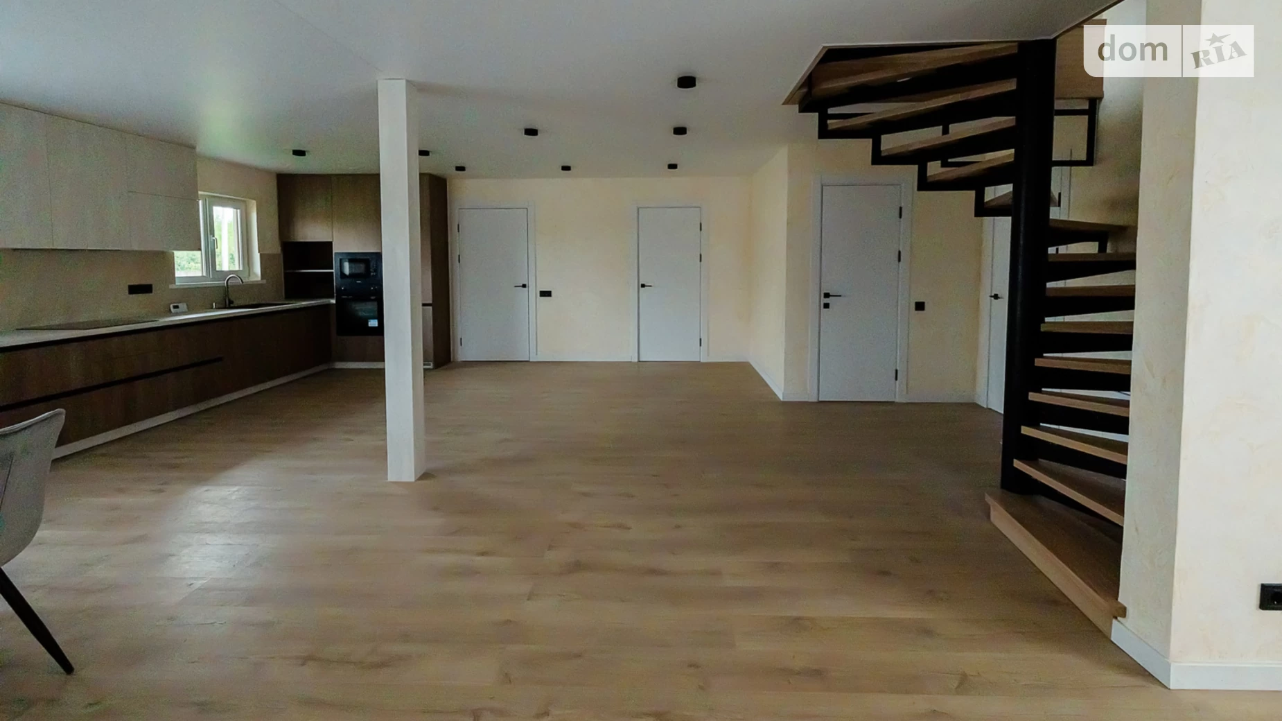 Продается дом на 3 этажа 247.7 кв. м с баней/сауной, цена: 149000 $ - фото 3