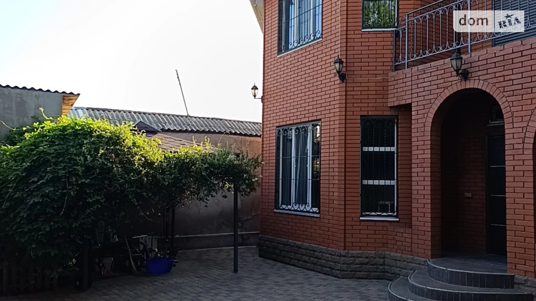 Продается дом на 2 этажа 165 кв. м с садом, цена: 165000 $ - фото 2