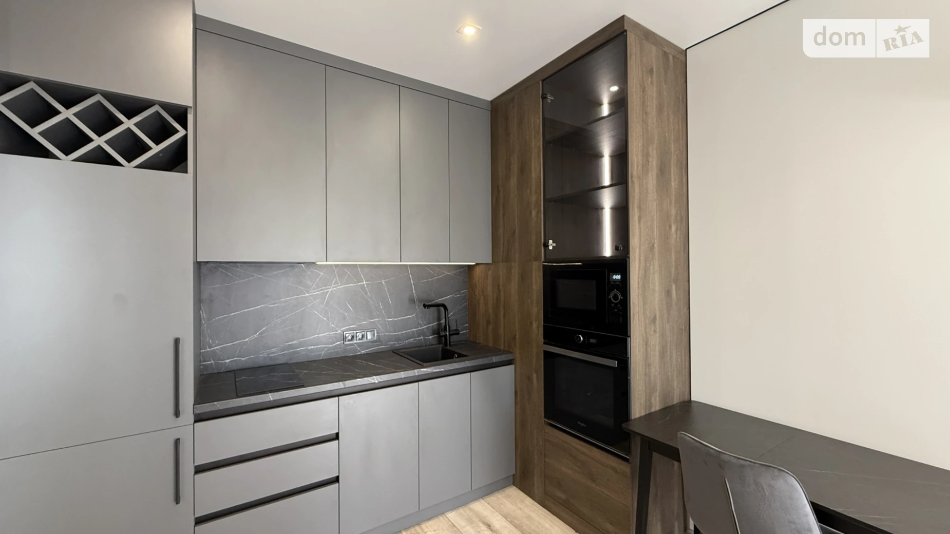 Продается 1-комнатная квартира 43 кв. м в Одессе, ул. Генуэзская, 1/1 - фото 2