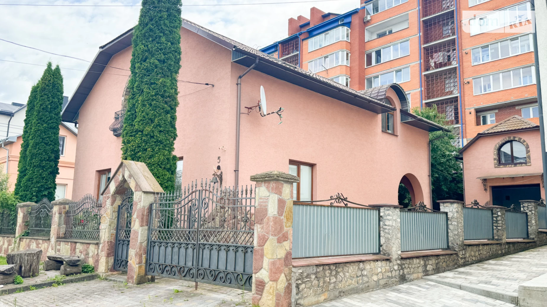 Продается дом на 2 этажа 202 кв. м с бассейном, цена: 246000 $ - фото 2