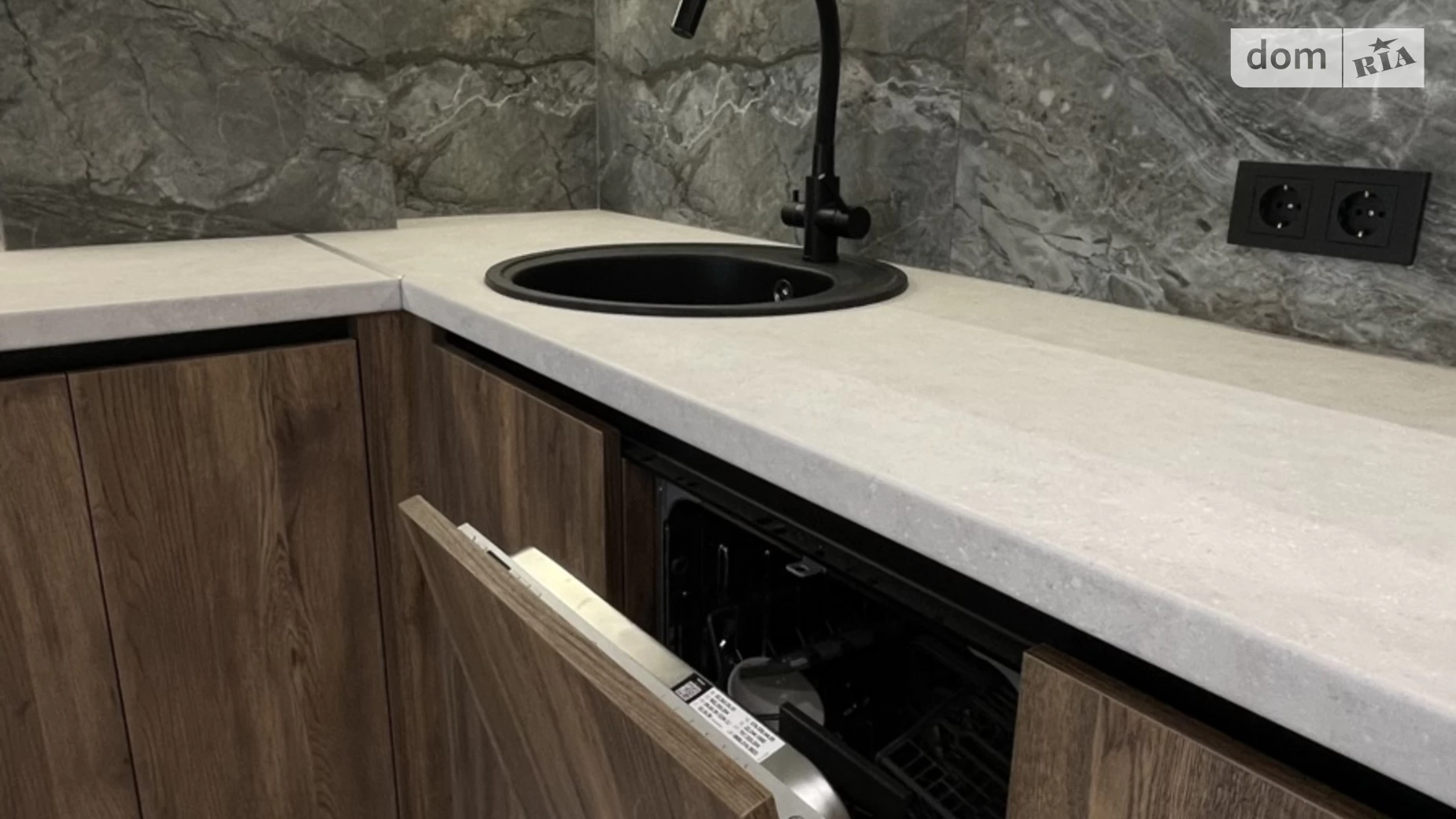 Продается 2-комнатная квартира 64 кв. м в Ужгороде, ул. Русская, 41 - фото 2