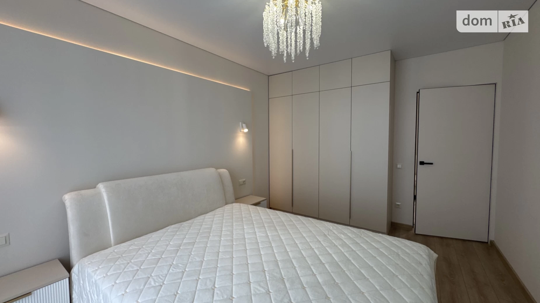 Продается 1-комнатная квартира 42.5 кв. м в Ивано-Франковске, ул. Бандеры Степана, 79 - фото 2