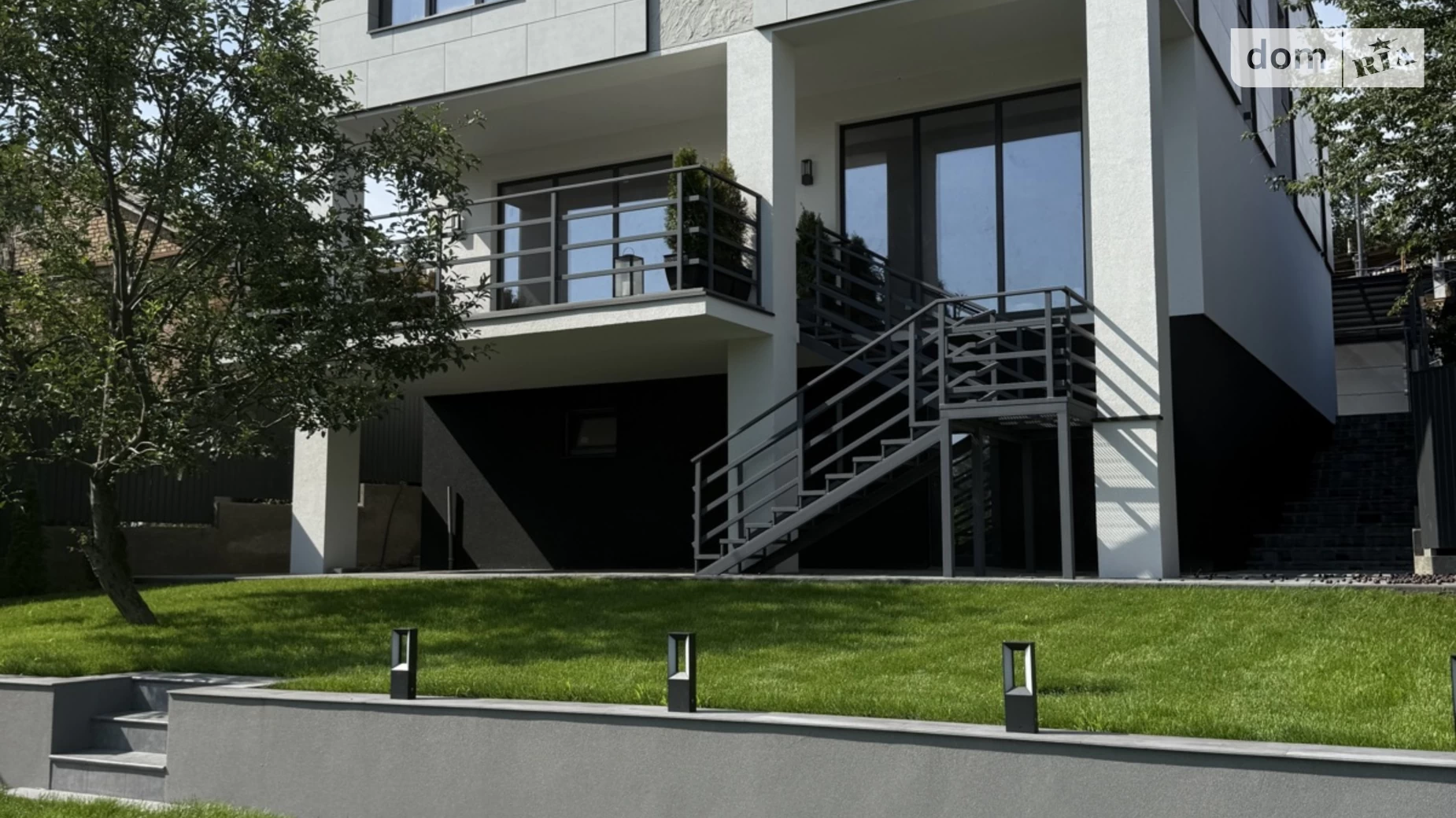 Продается дом на 3 этажа 322.2 кв. м с гаражом, цена: 550000 $ - фото 2