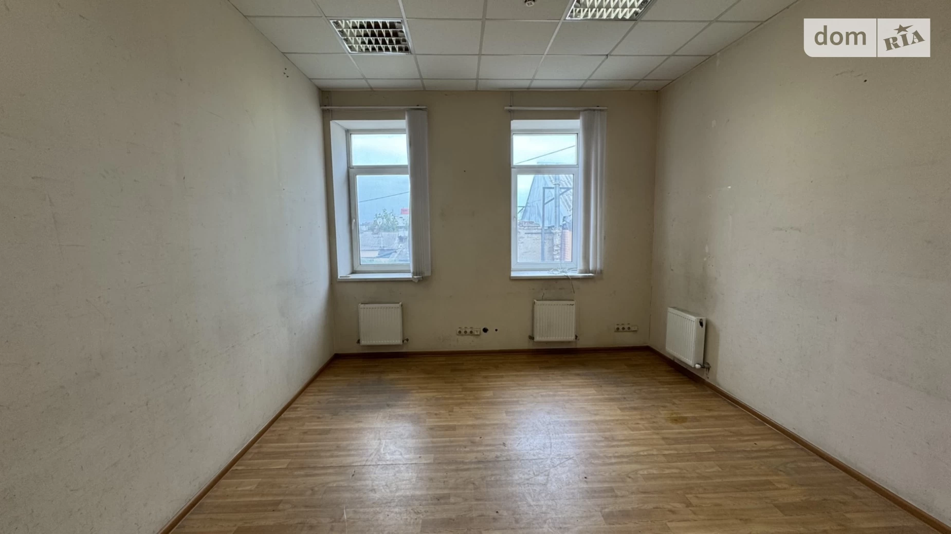 Сдается в аренду офис 27.53 кв. м в бизнес-центре, цена: 8810 грн - фото 2