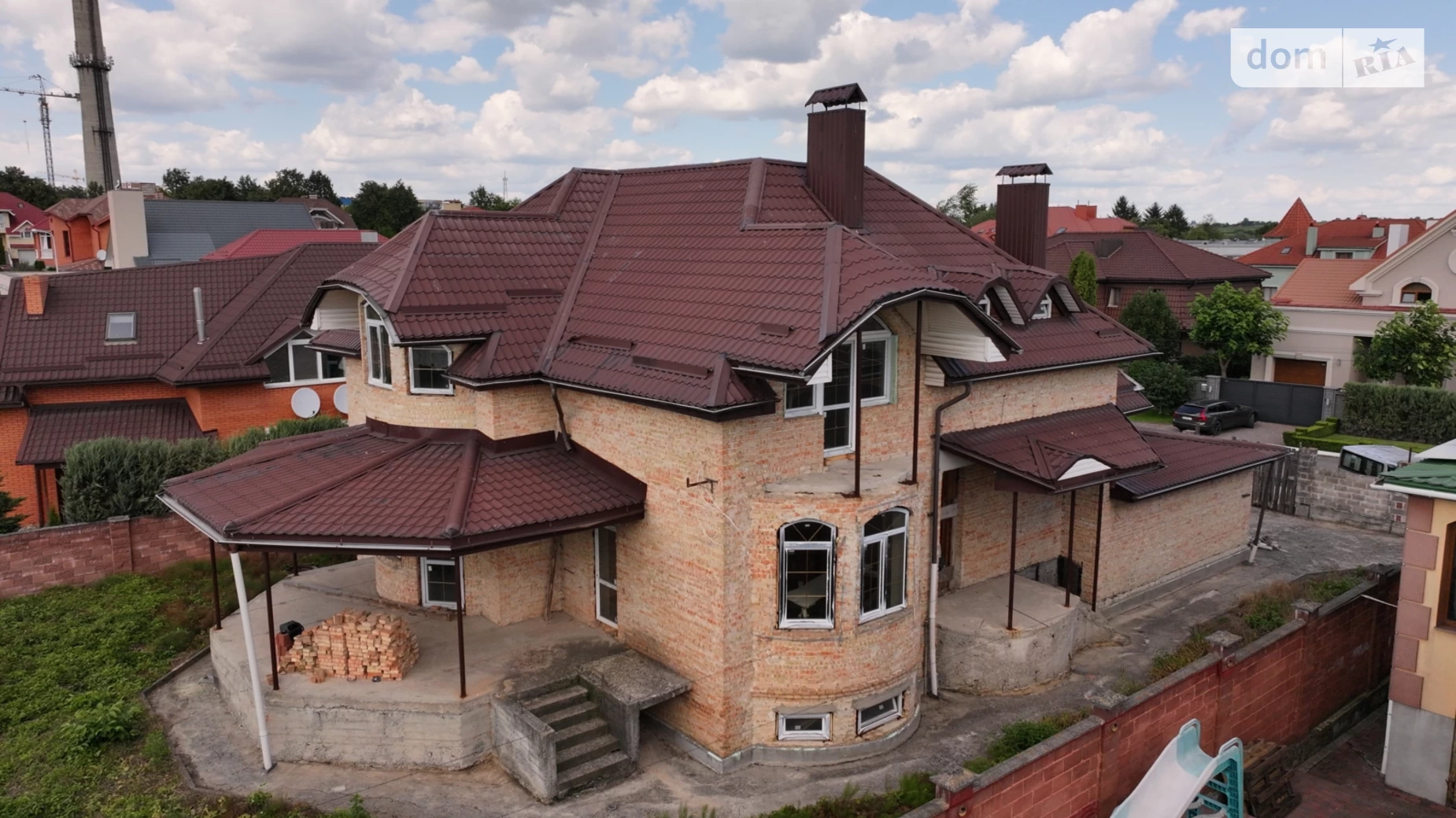 Продается дом на 2 этажа 200 кв. м с садом, цена: 270000 $ - фото 2