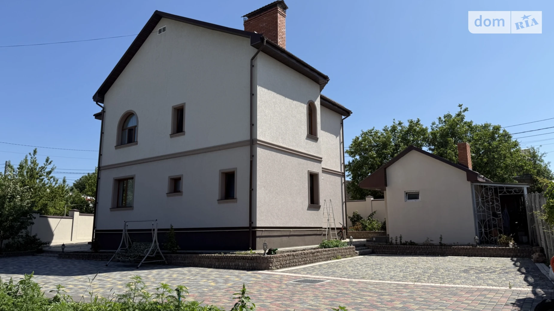 Продается дом на 2 этажа 200 кв. м с подвалом, цена: 210000 $ - фото 2