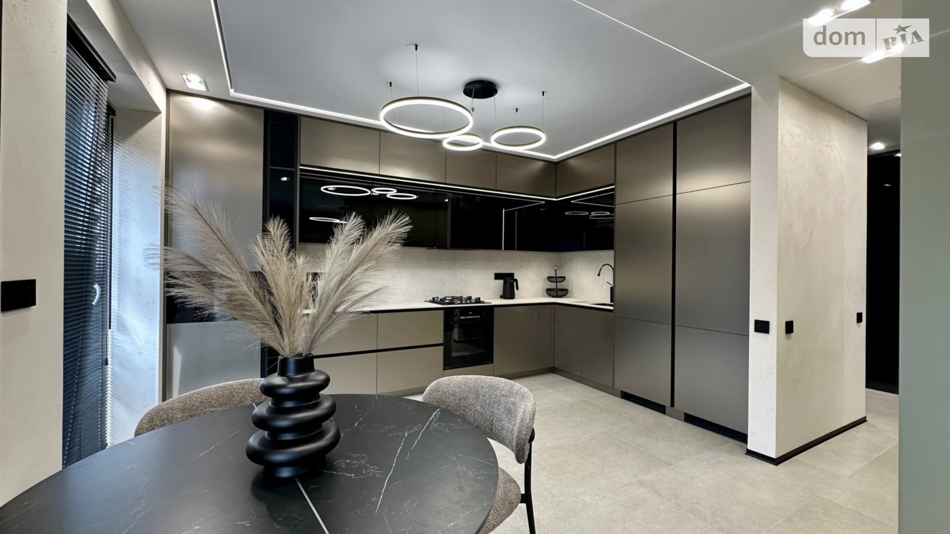 Продается 3-комнатная квартира 93.6 кв. м в Ивано-Франковске, ул. Юліана Пелеша(Крайковского), 5 корпус 2 - фото 2