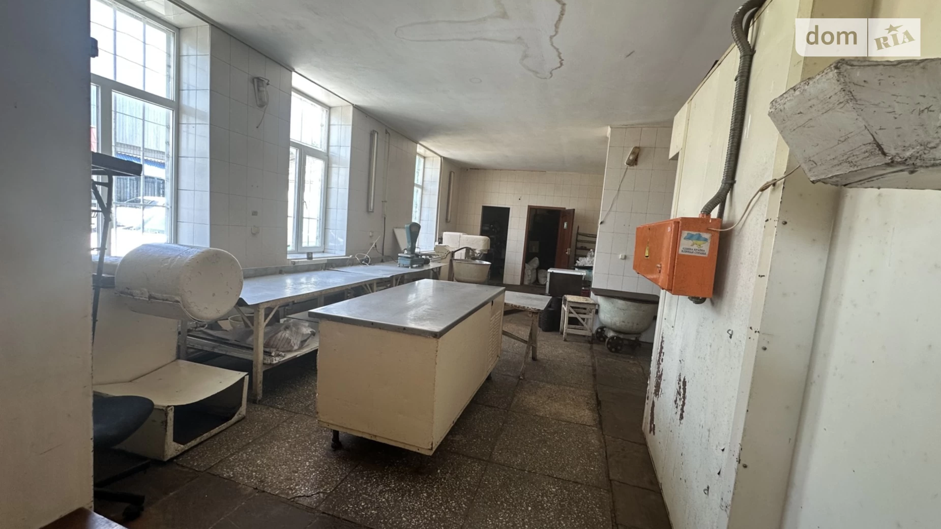 Сдается в аренду помещения свободного назначения 135 кв. м в 1-этажном здании, цена: 25000 грн - фото 4