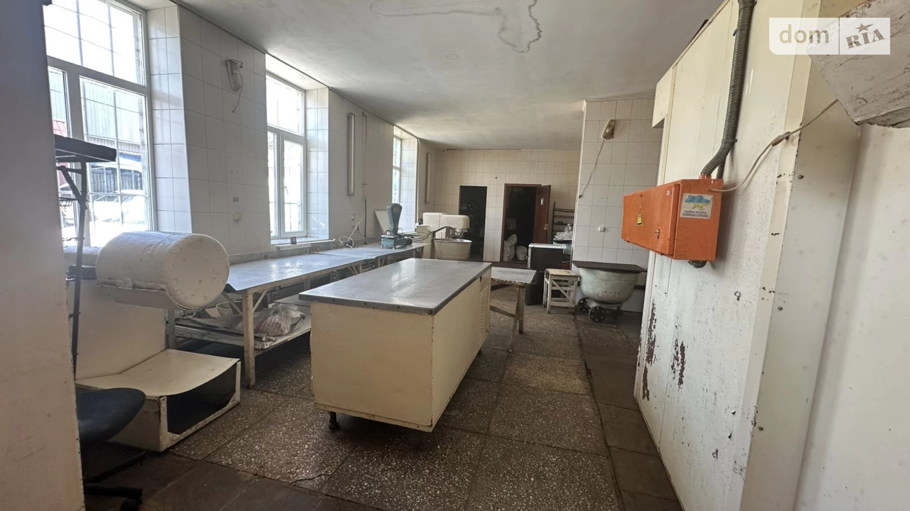 Сдается в аренду помещения свободного назначения 135 кв. м в 1-этажном здании, цена: 25000 грн - фото 2