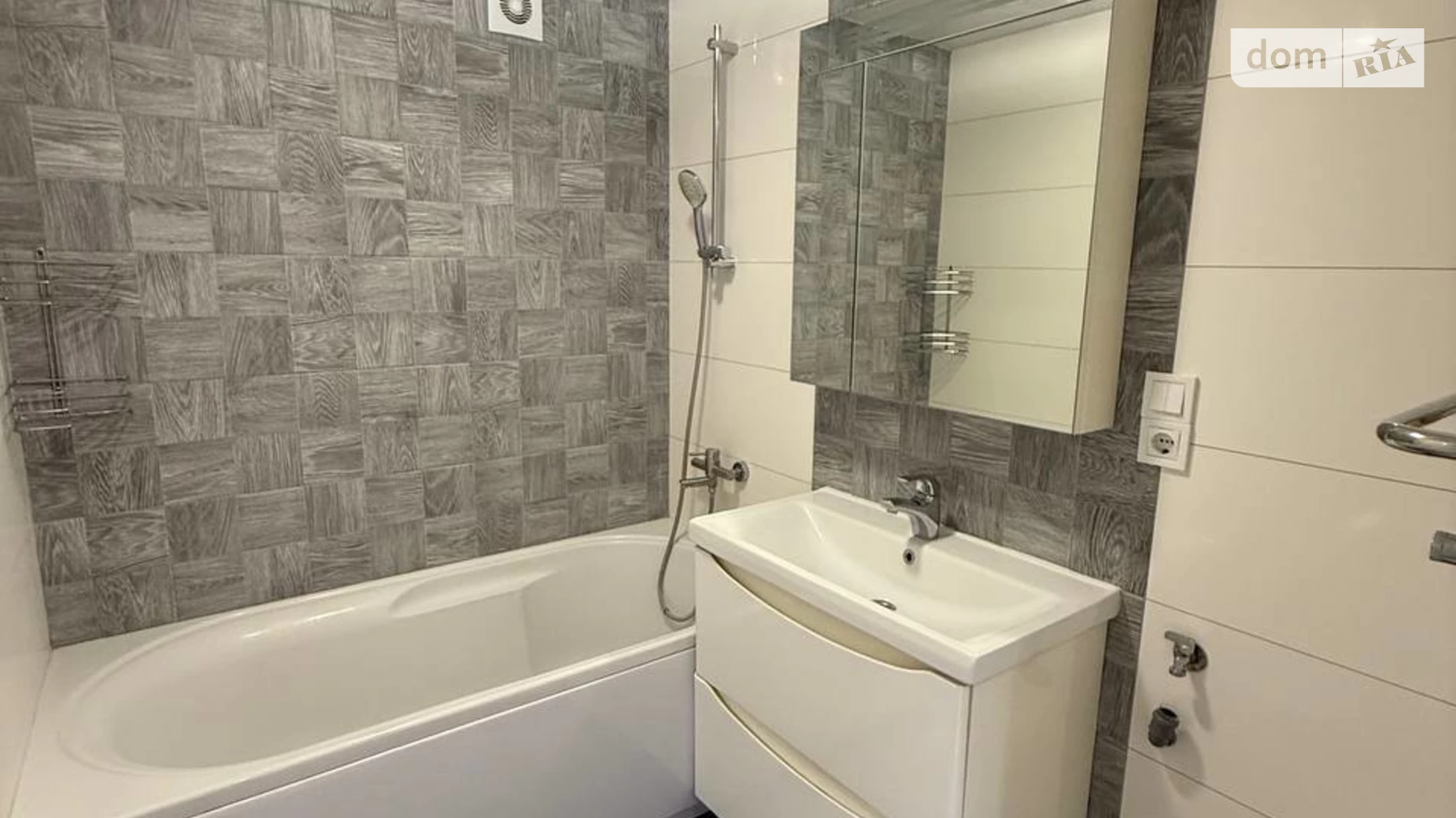 Продается 2-комнатная квартира 84 кв. м в Хмельницком, ул. Каменецкая, 145А - фото 2
