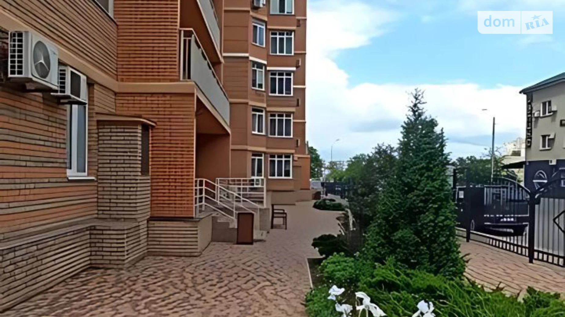 Продается 1-комнатная квартира 45.7 кв. м в Одессе, ул. Балковская, 137Г - фото 2