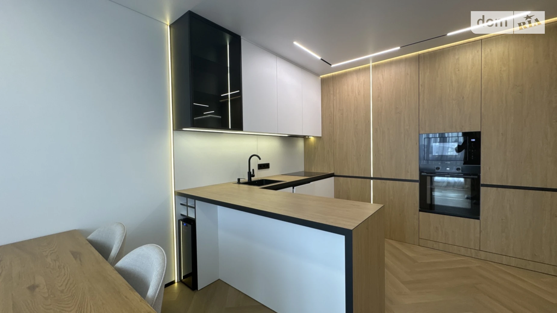 Продается 1-комнатная квартира 49 кв. м в Ивано-Франковске, бул. Южный - фото 2