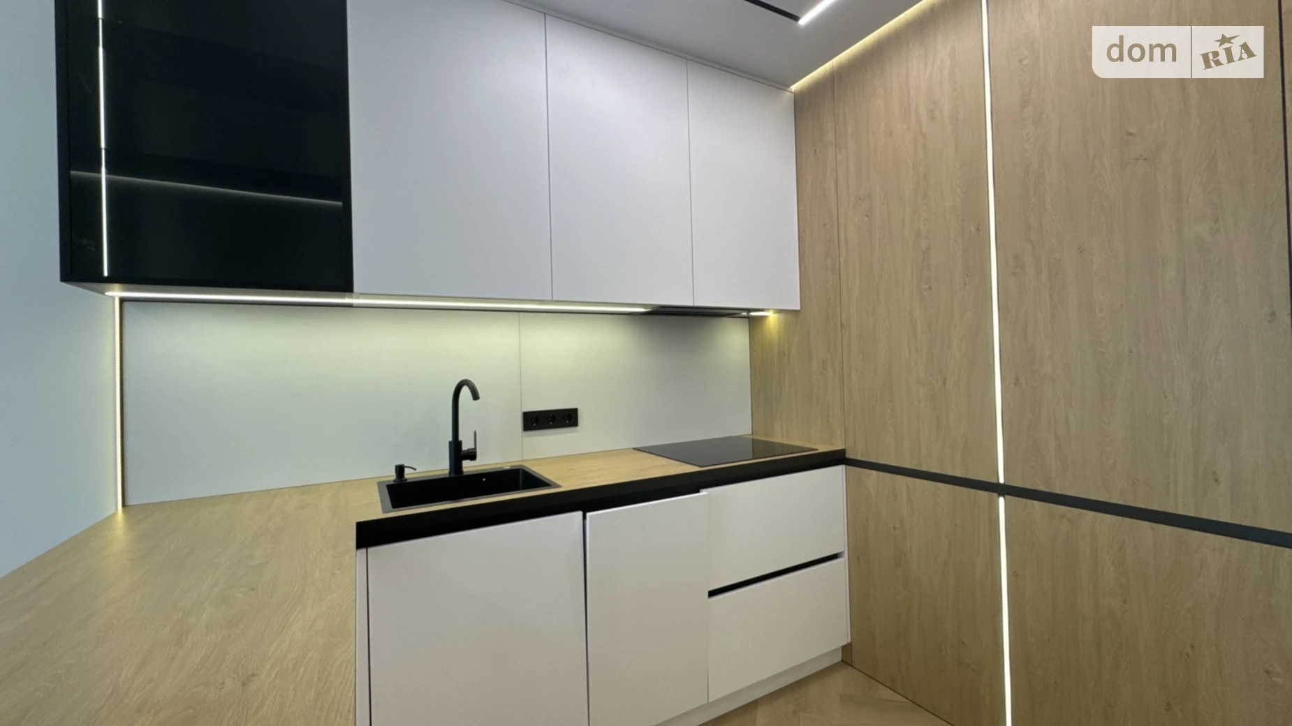 Продается 1-комнатная квартира 49 кв. м в Ивано-Франковске, бул. Южный - фото 3