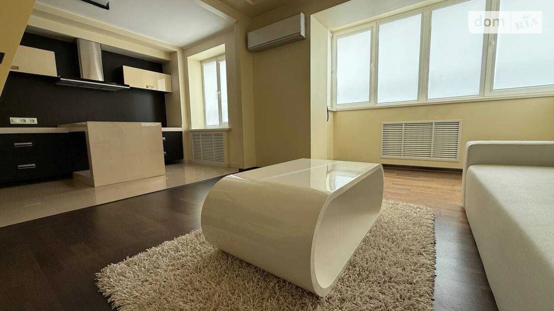 Продается 3-комнатная квартира 71.1 кв. м в Ровно, ул. Гайдамацкая - фото 2