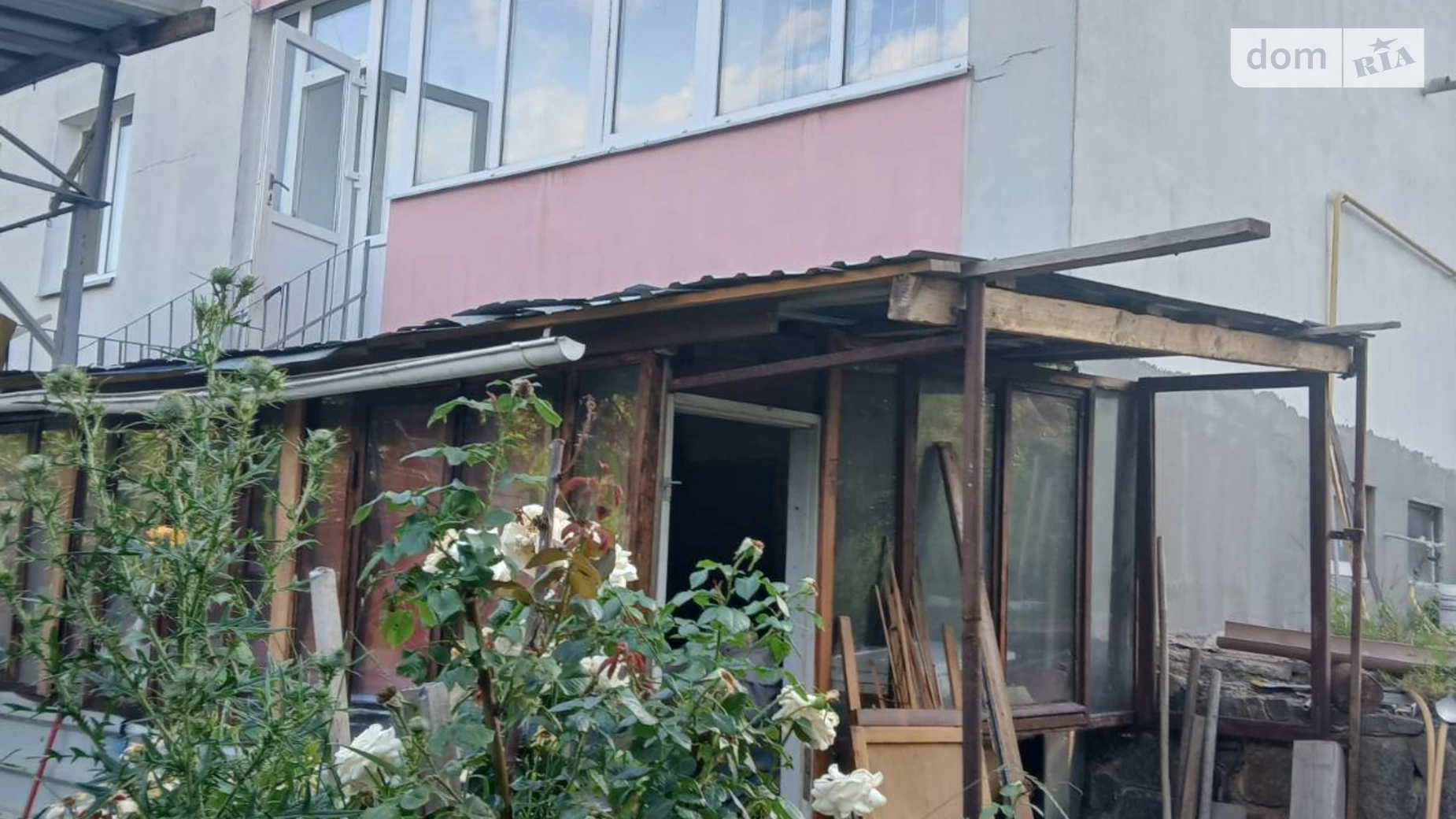 Продается дом на 3 этажа 200 кв. м с участком, цена: 110000 $ - фото 2