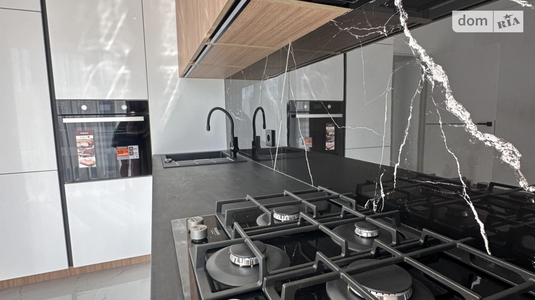 Продается 2-комнатная квартира 53 кв. м в Ровно, ул. Николая Боголюбова, 1 - фото 2