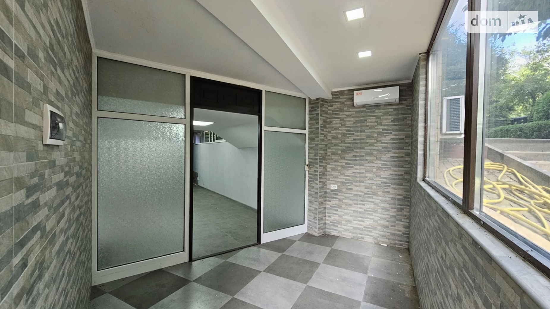 Продается офис 56 кв. м в бизнес-центре, цена: 58000 $ - фото 2