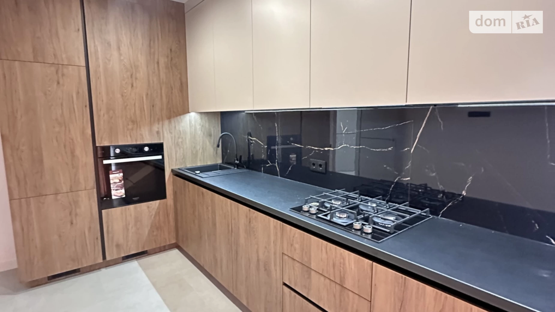 Продается 1-комнатная квартира 42 кв. м в Ровно, ул. Николая Боголюбова, 1 - фото 2