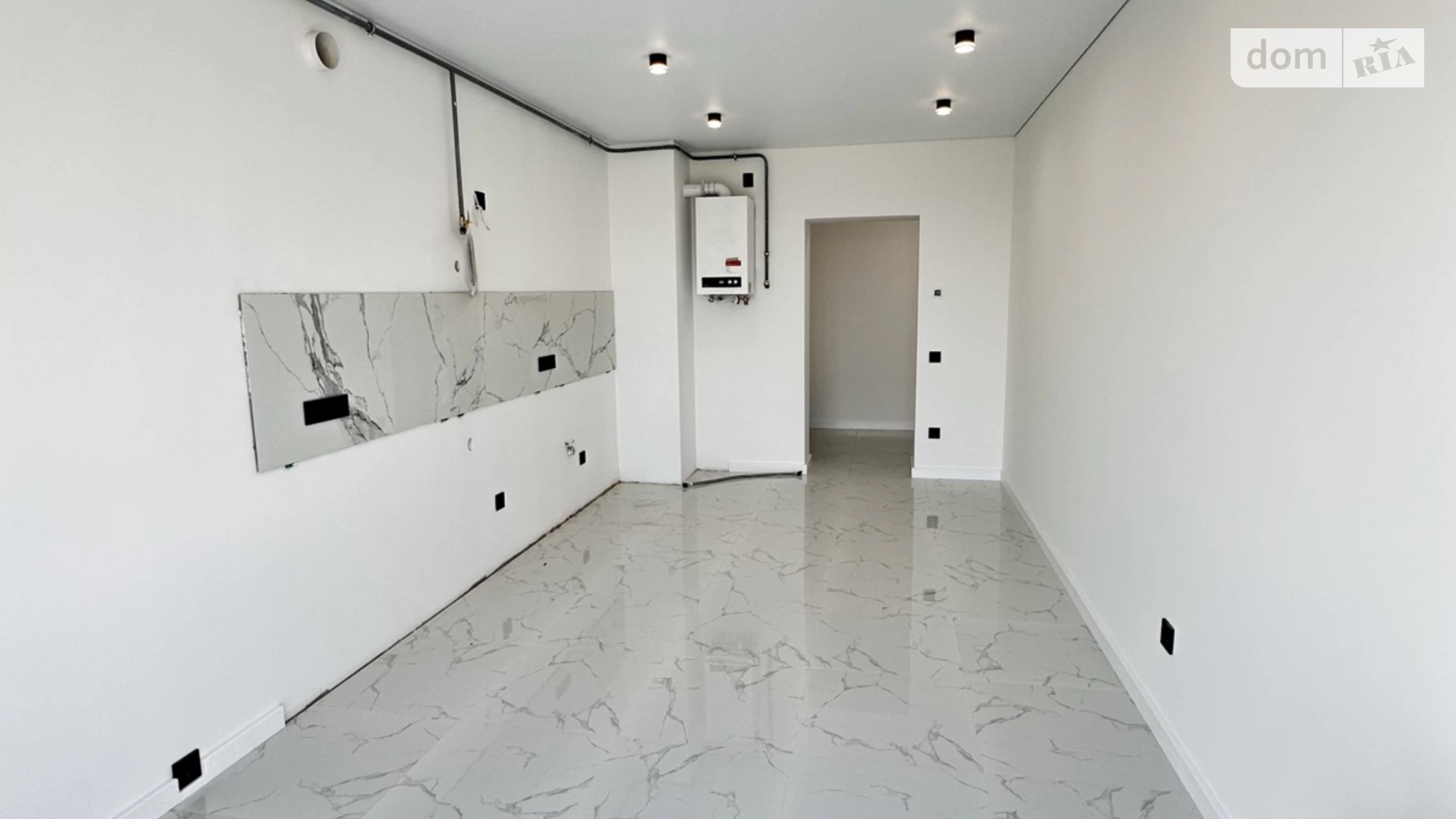 Продается 1-комнатная квартира 48 кв. м в Ровно, ул. Николая Боголюбова, 1 - фото 2