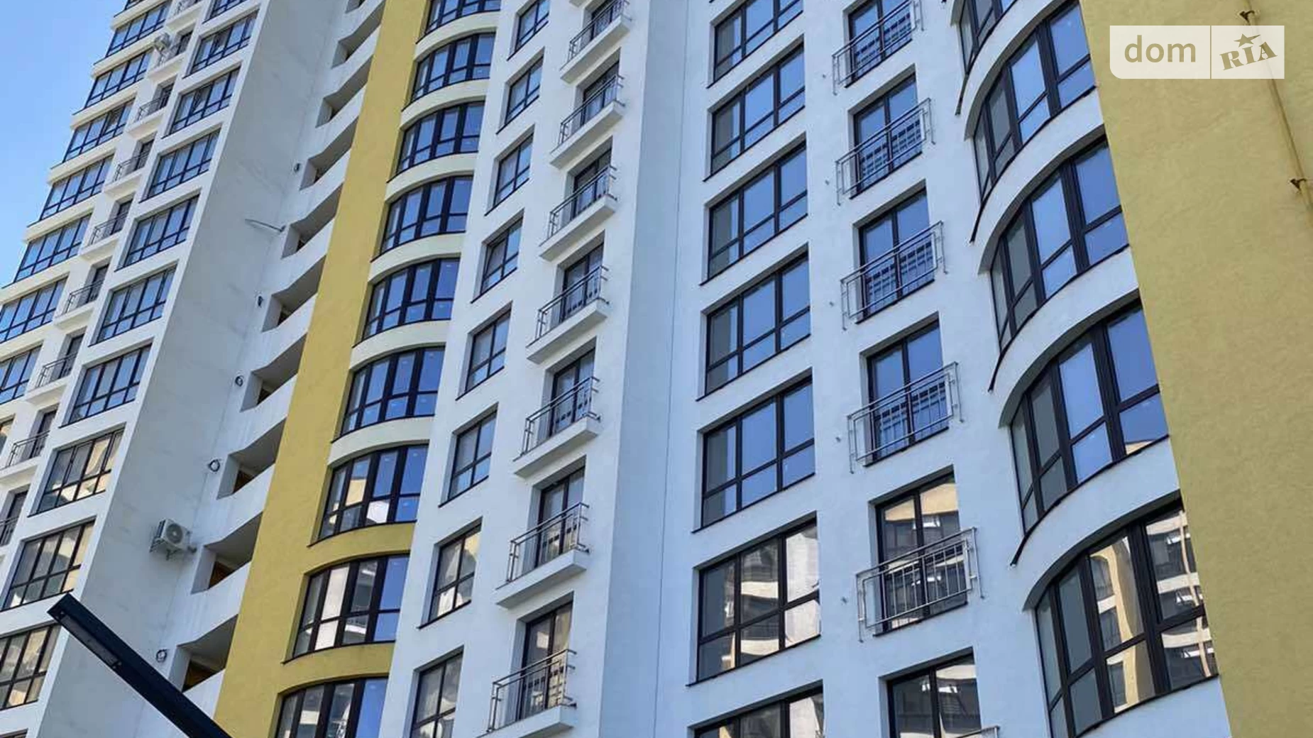 Продается 2-комнатная квартира 69.4 кв. м в Ивано-Франковске, ул. Ивасюка, 82 - фото 2