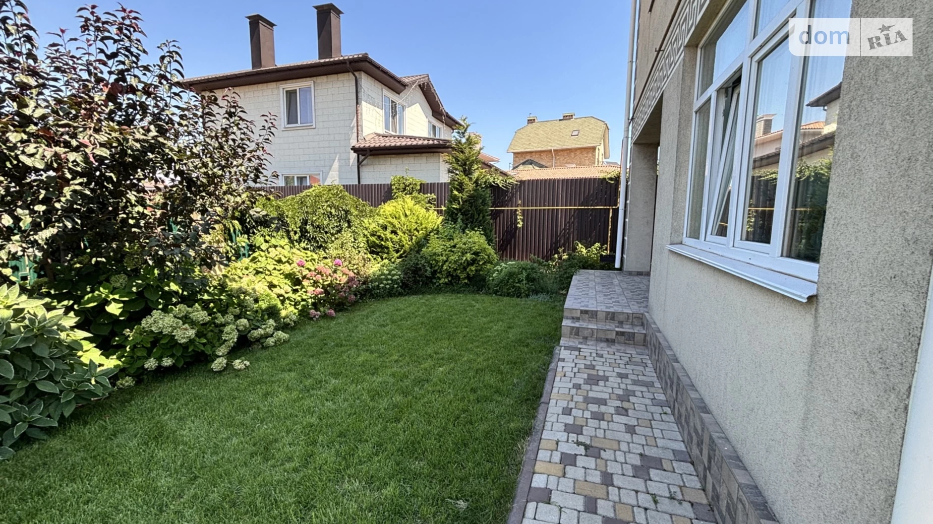 Продается дом на 2 этажа 130 кв. м с садом, цена: 175000 $ - фото 2
