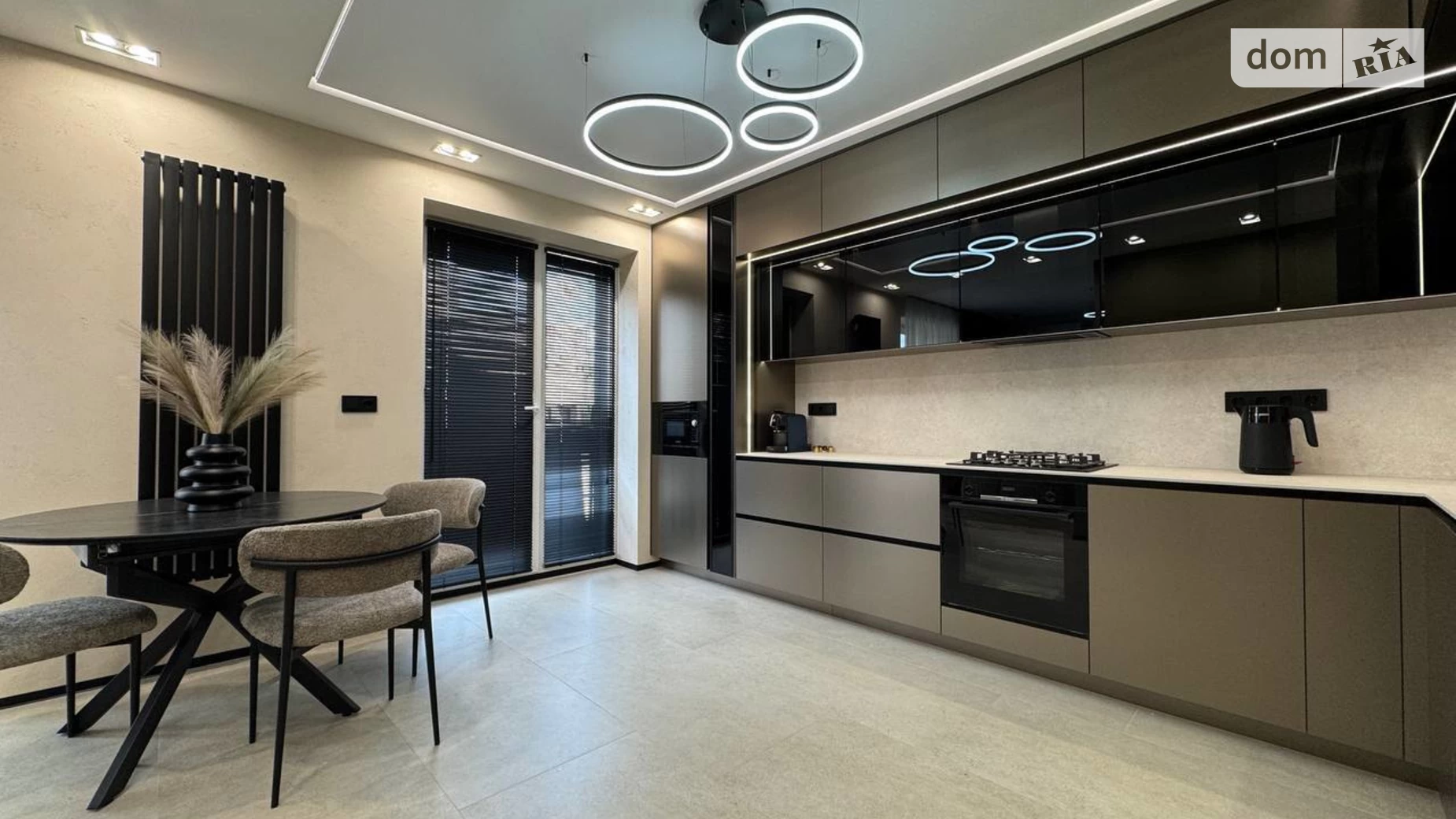 Продается 2-комнатная квартира 94 кв. м в Ивано-Франковске, ул. Юліана Пелеша(Крайковского), 5 - фото 2