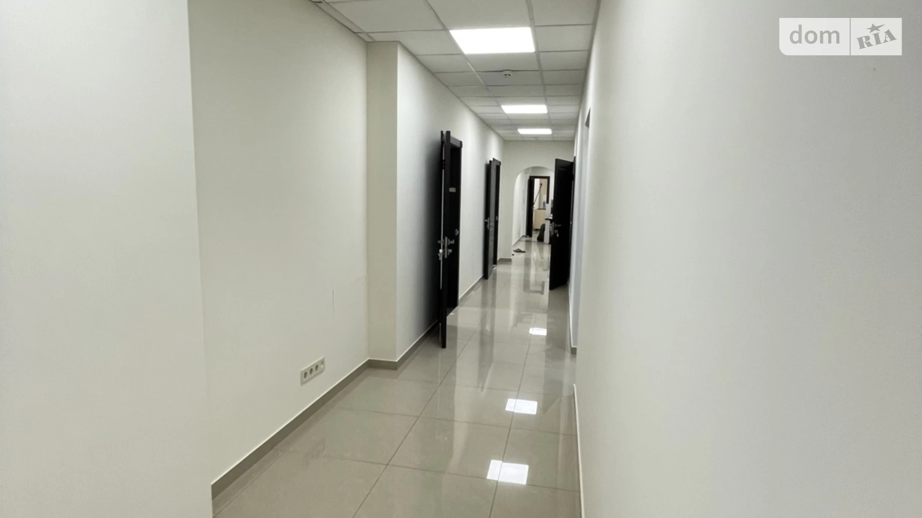 Сдается в аренду офис 340 кв. м в бизнес-центре, цена: 6120 $ - фото 2