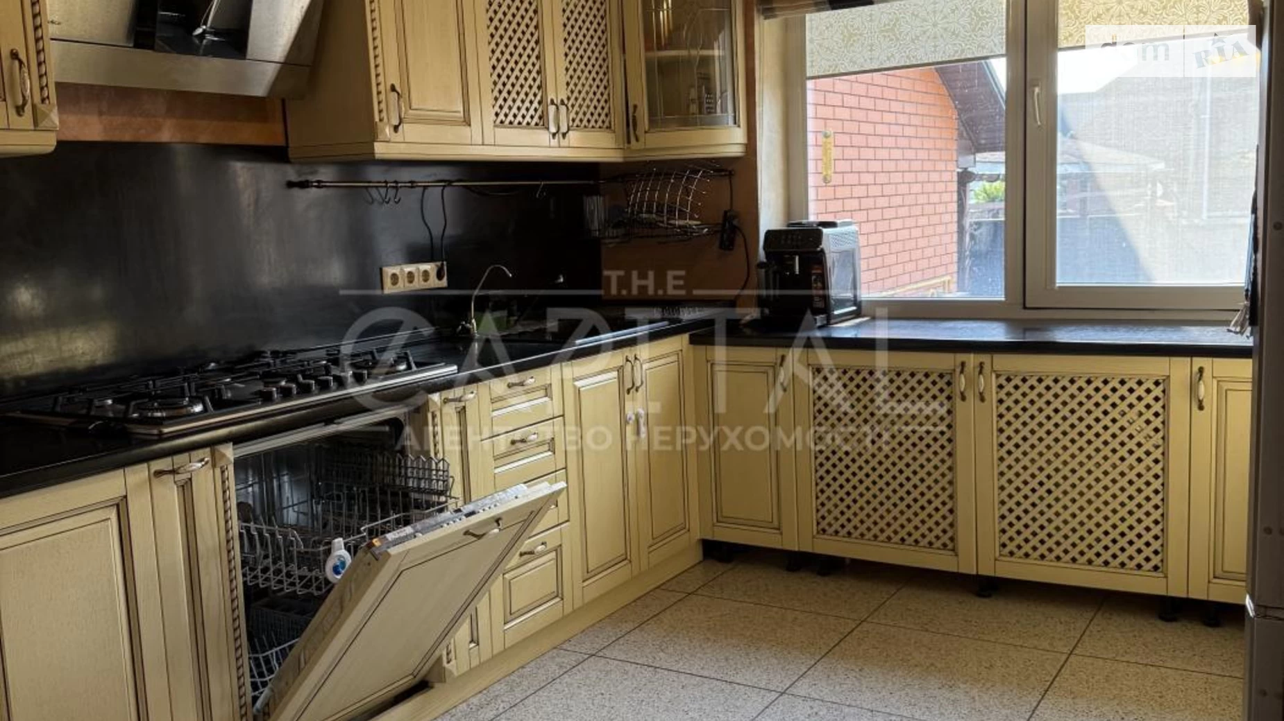 Продается дом на 2 этажа 320 кв. м с камином, цена: 220000 $ - фото 3