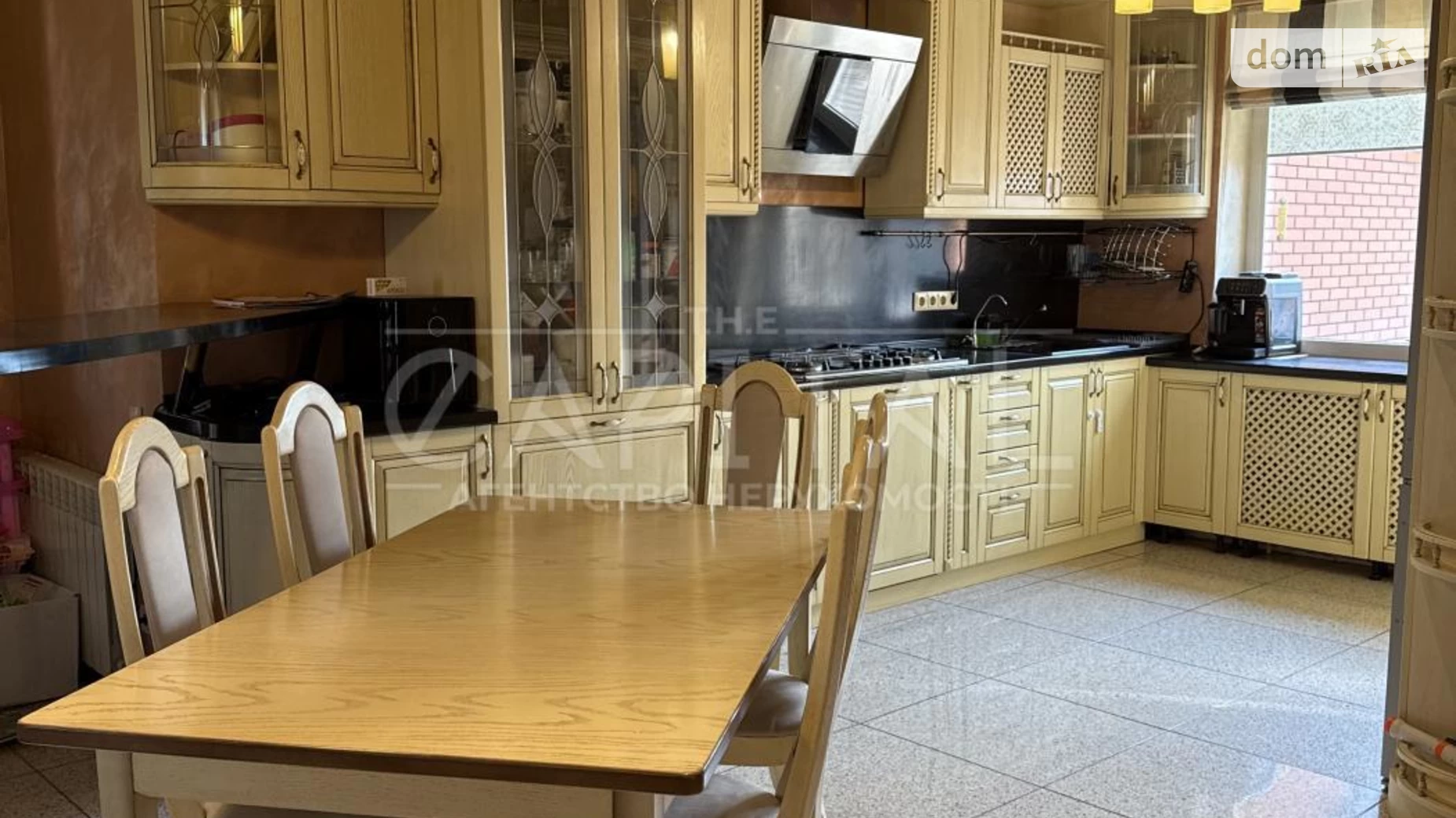 Продается дом на 2 этажа 320 кв. м с камином, цена: 220000 $ - фото 2