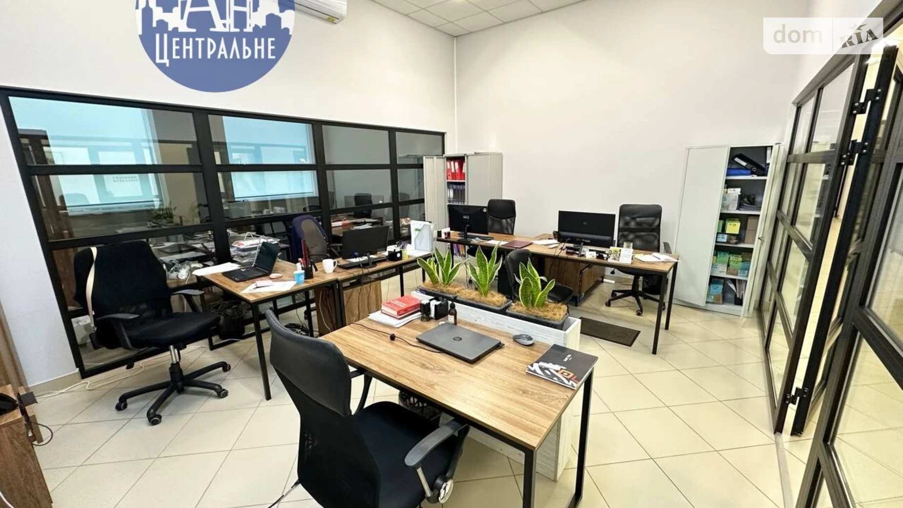 Сдается в аренду офис 550 кв. м в бизнес-центре, цена: 5000 € - фото 4