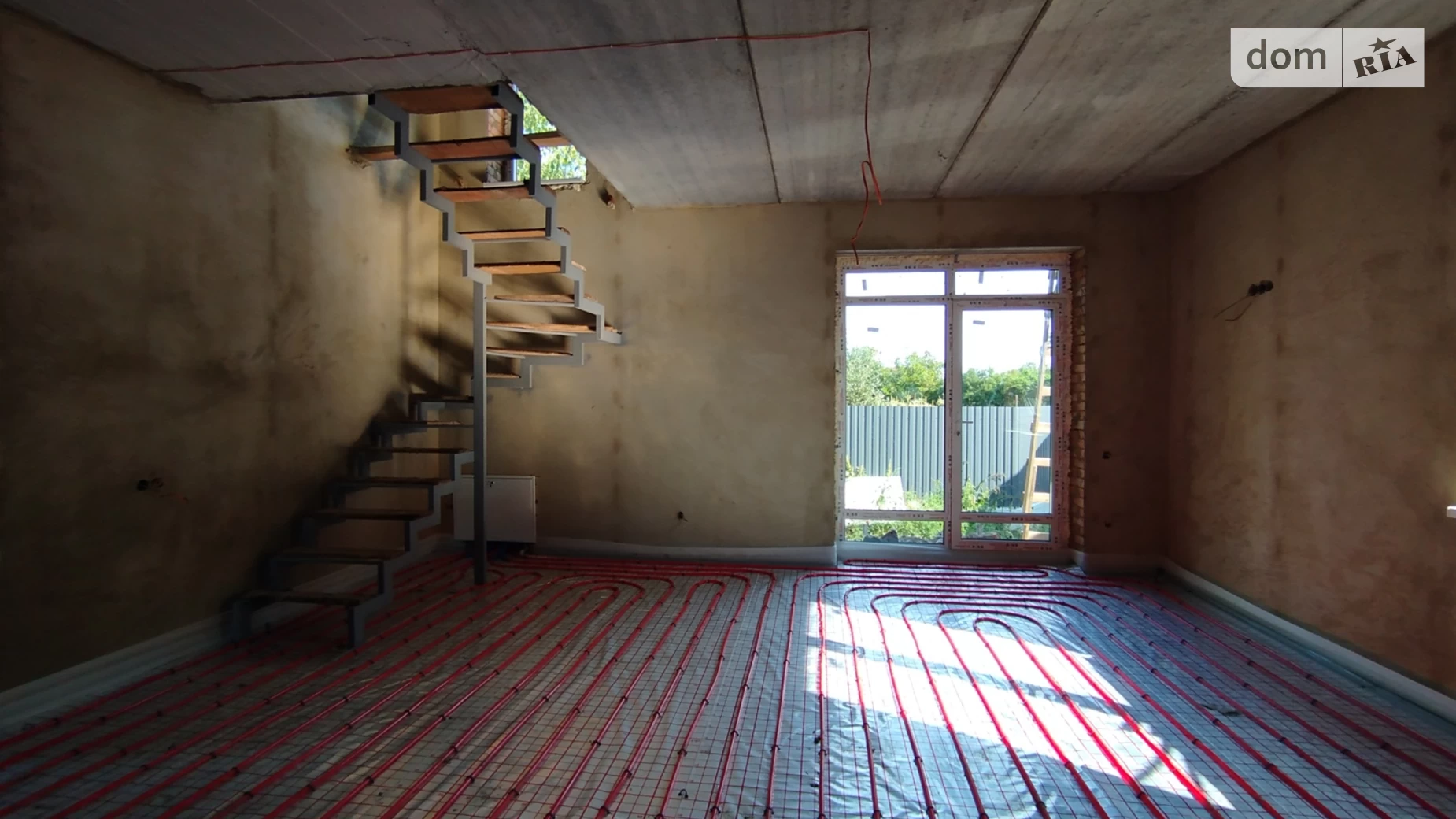 Продается дом на 2 этажа 107 кв. м с бассейном, цена: 82000 $ - фото 3