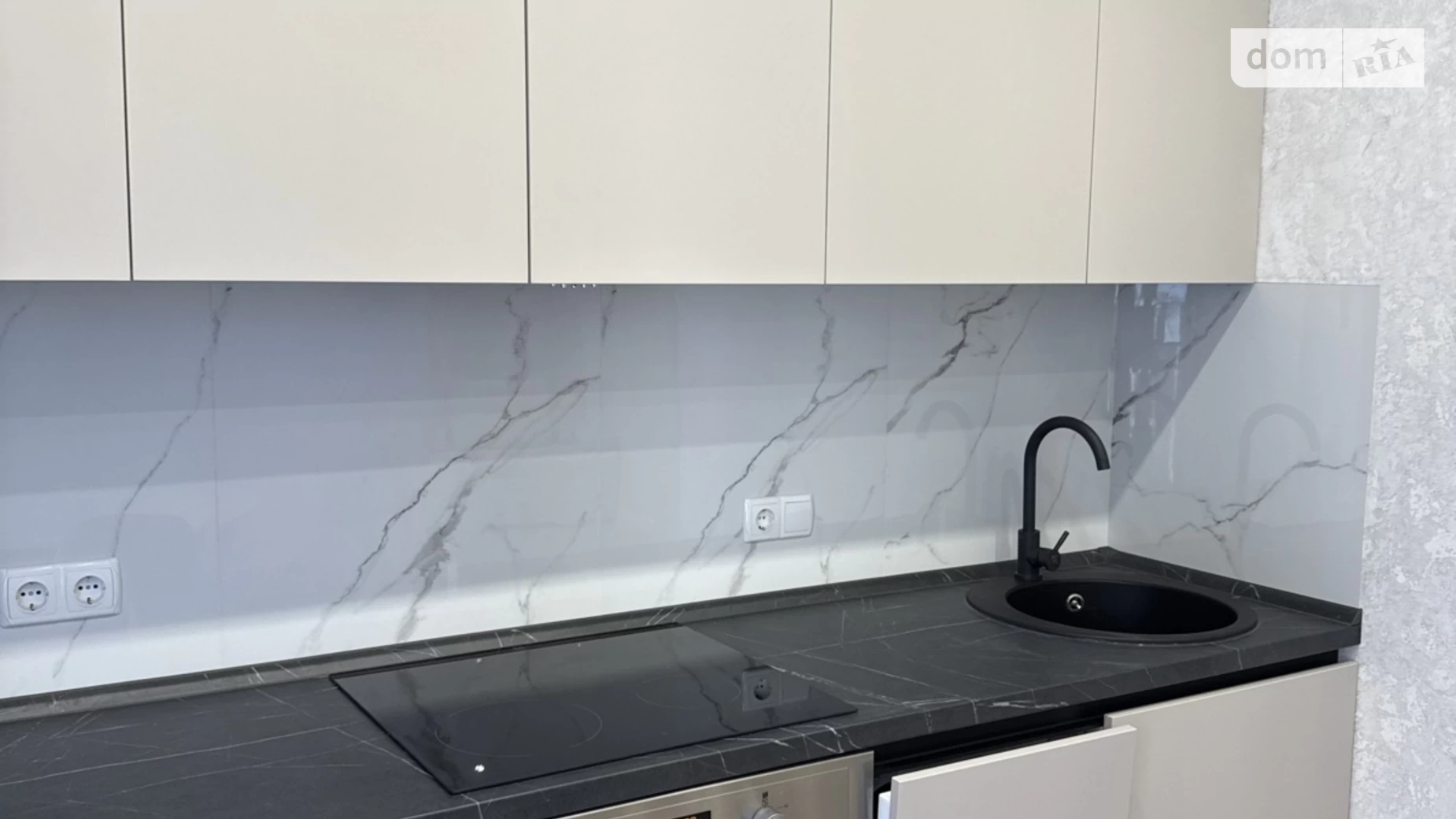 Продается 1-комнатная квартира 43 кв. м в Одессе, ул. Краснова, 3 корпус 65 - фото 2