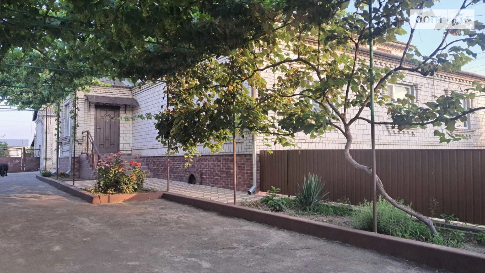 Продается одноэтажный дом 403.3 кв. м с баней/сауной, цена: 180000 $ - фото 2