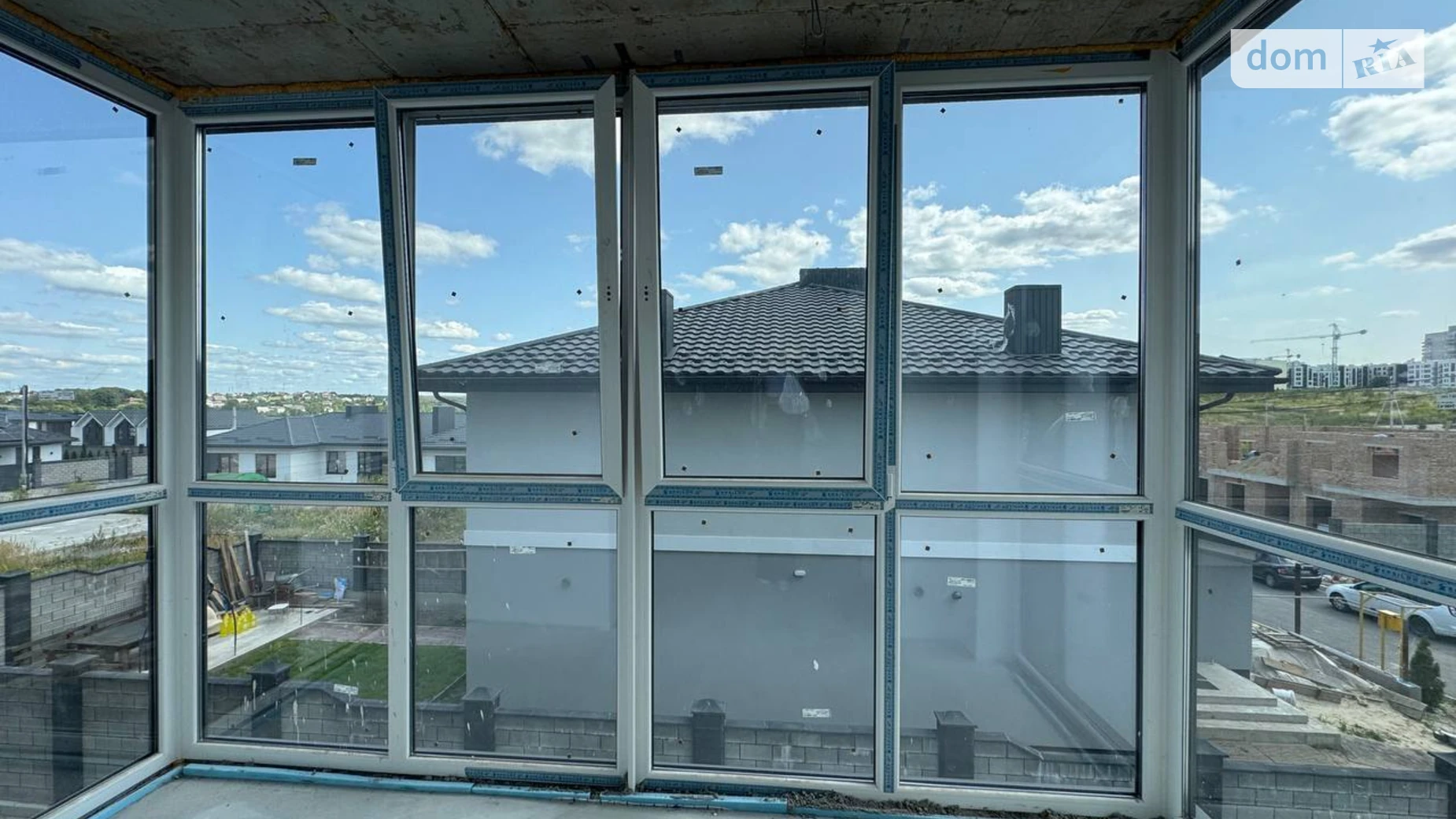 Продается 2-комнатная квартира 64.1 кв. м в Ровно, мас. Чаривный - фото 4