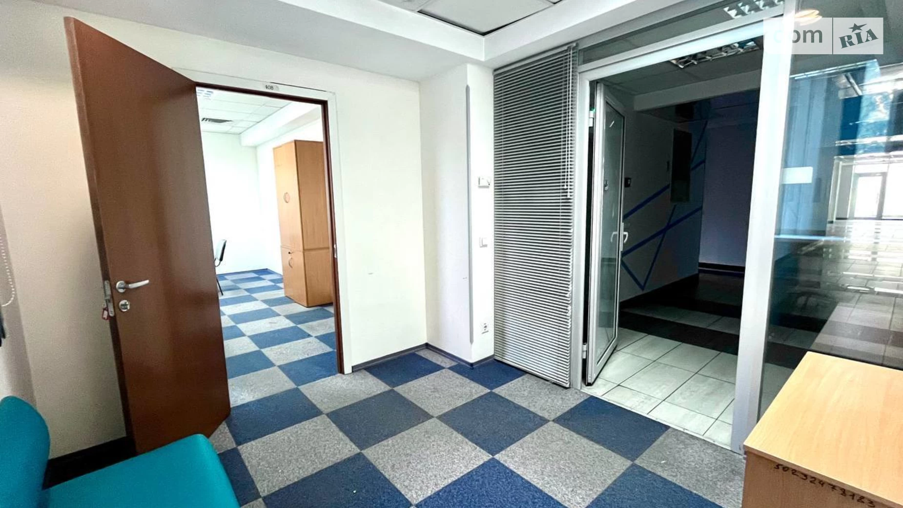 Сдается в аренду офис 28 кв. м в бизнес-центре, цена: 8400 грн - фото 3