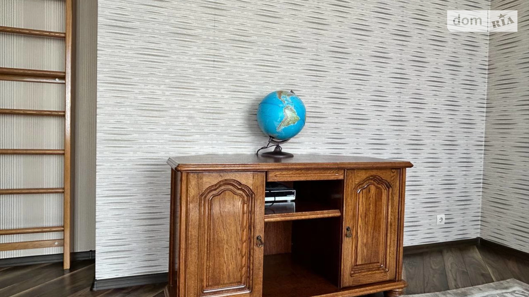 Продается дом на 2 этажа 282 кв. м с камином, цена: 330000 $ - фото 2