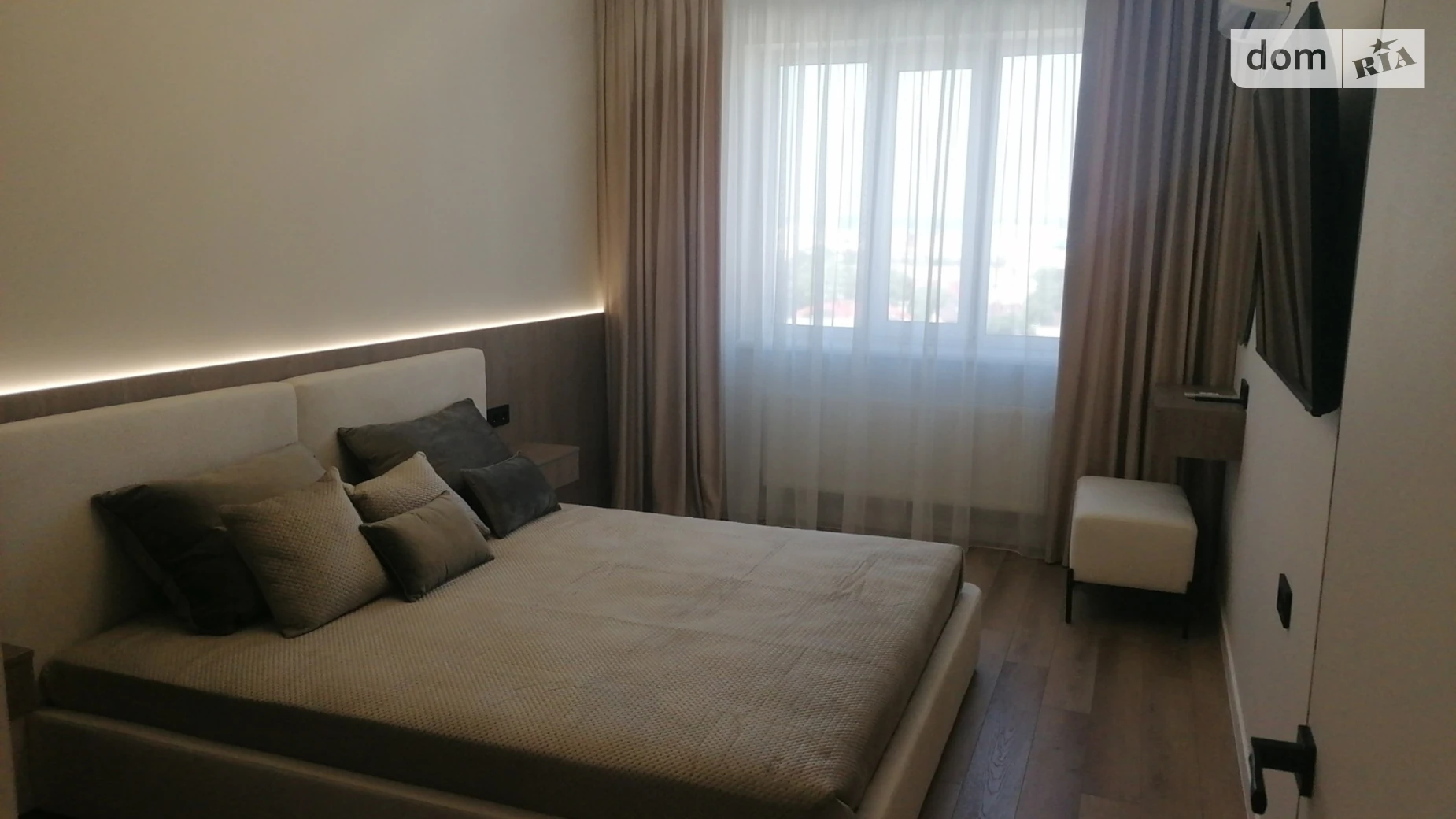 Продается 2-комнатная квартира 67 кв. м в Ивано-Франковске, ул. Высочана Семена, 18 корпус 1 - фото 2