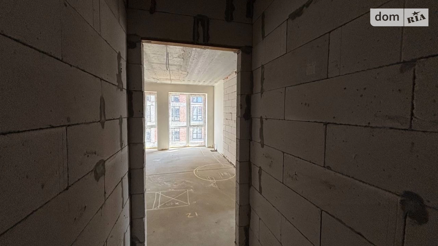 Продается 2-комнатная квартира 57 кв. м в Ужгороде, ул. Тлехаса, 19 корпус 4 - фото 2