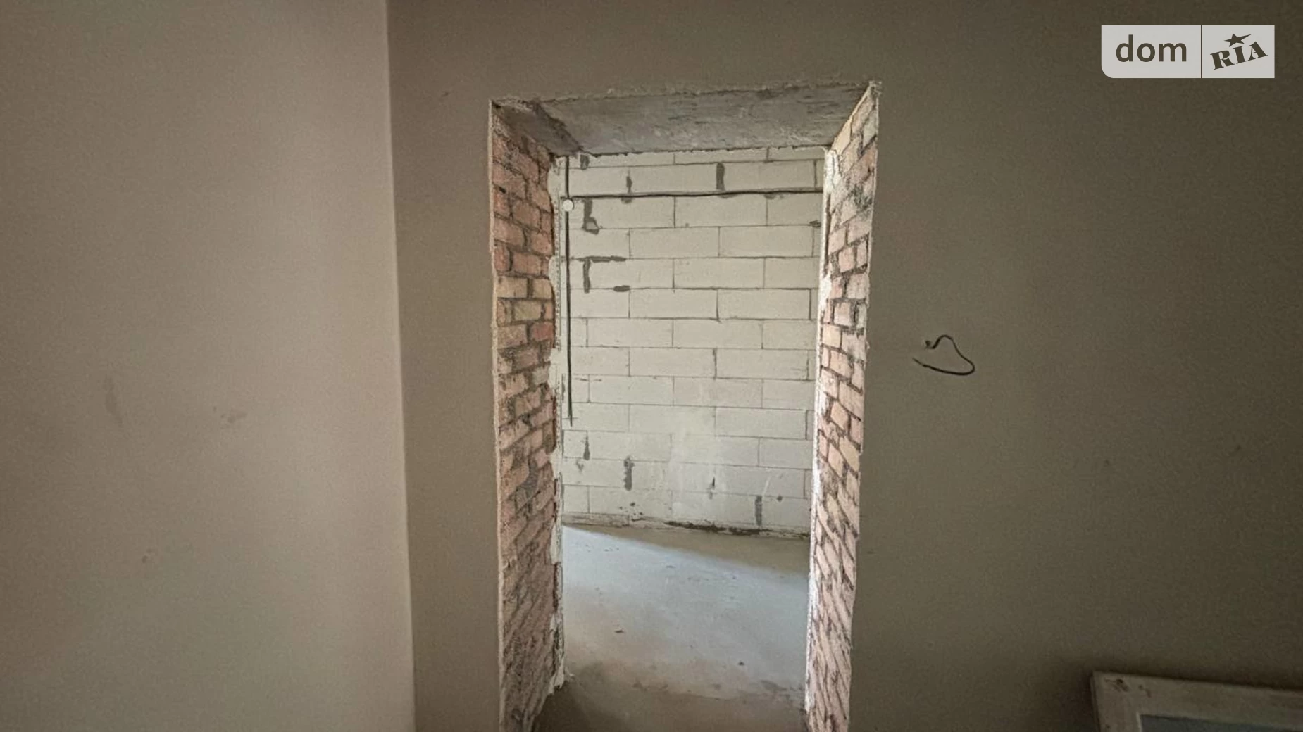 Продается 2-комнатная квартира 59 кв. м в Ужгороде, ул. Тлехаса, 19 корпус 4 - фото 3