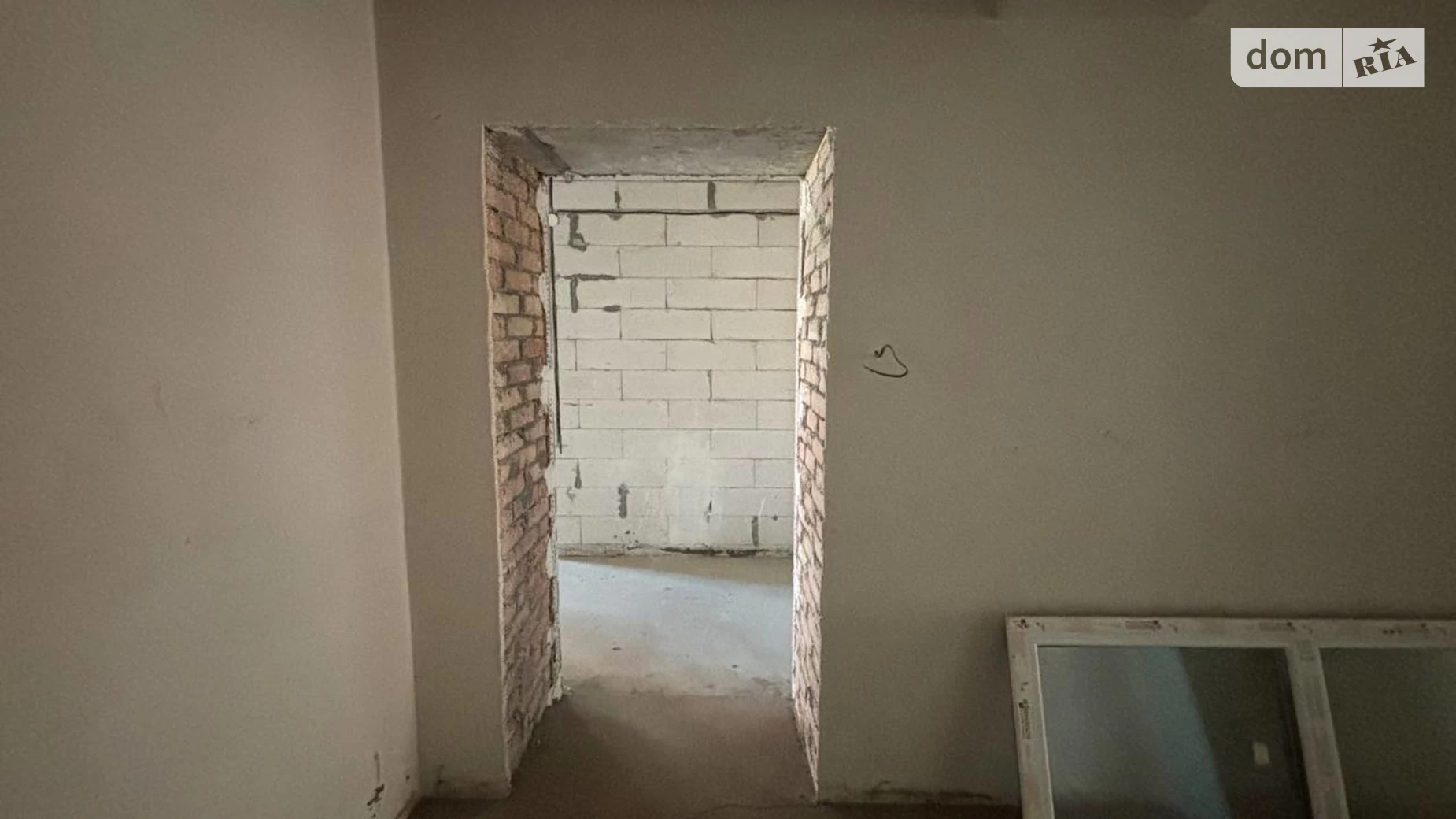 Продается 2-комнатная квартира 59 кв. м в Ужгороде, ул. Тлехаса, 19 корпус 4 - фото 2