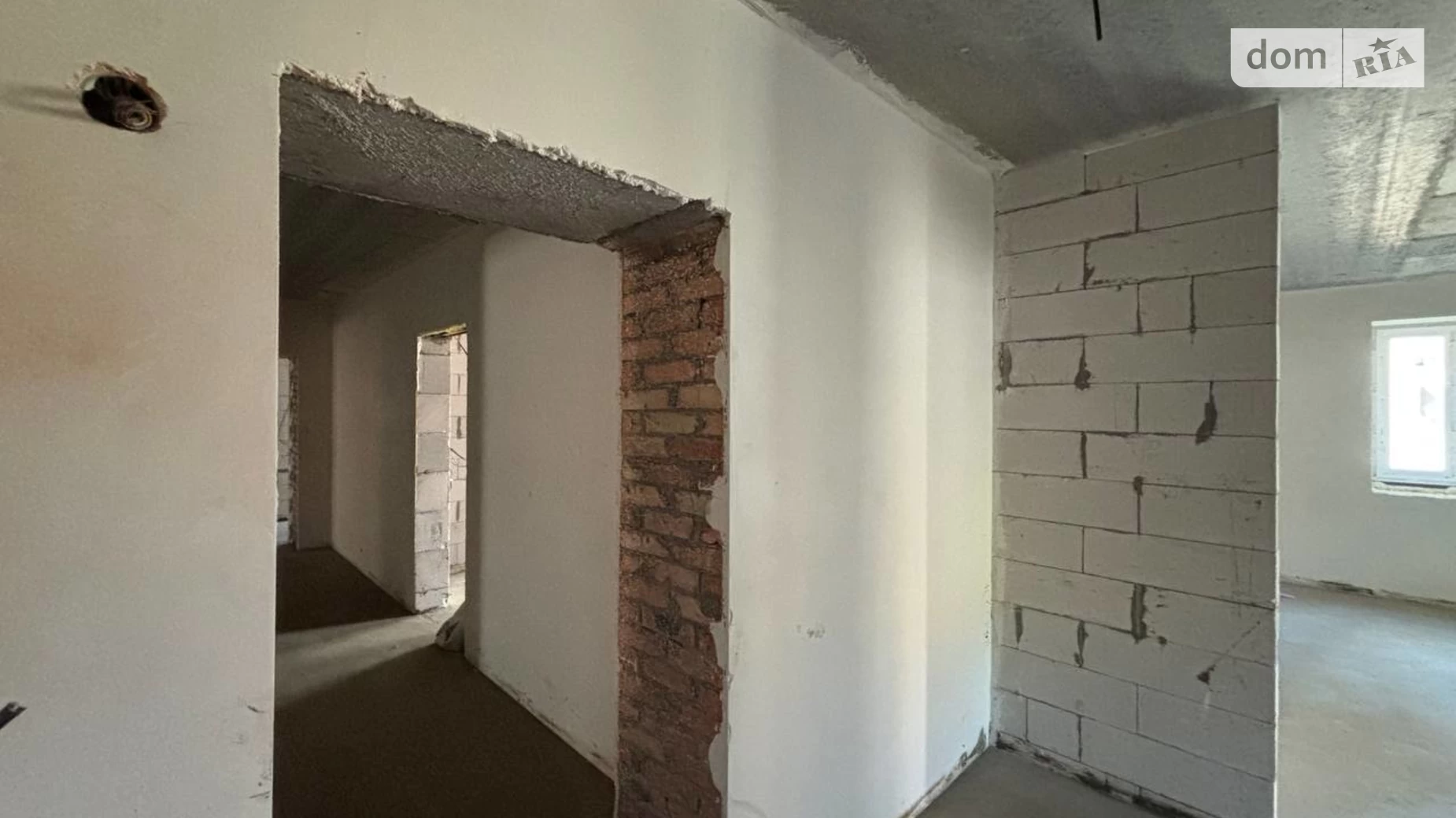 Продается 2-комнатная квартира 59 кв. м в Ужгороде, ул. Тлехаса, 19 корпус 4 - фото 4