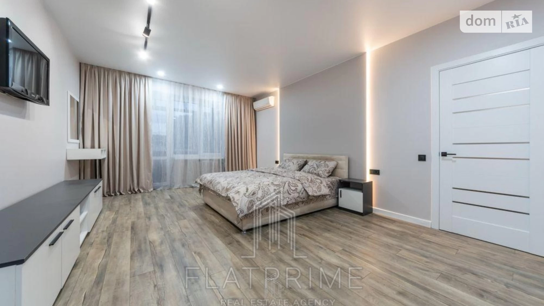 Продается 3-комнатная квартира 90 кв. м в Киеве, пл. Леси Украинки, 24 - фото 2