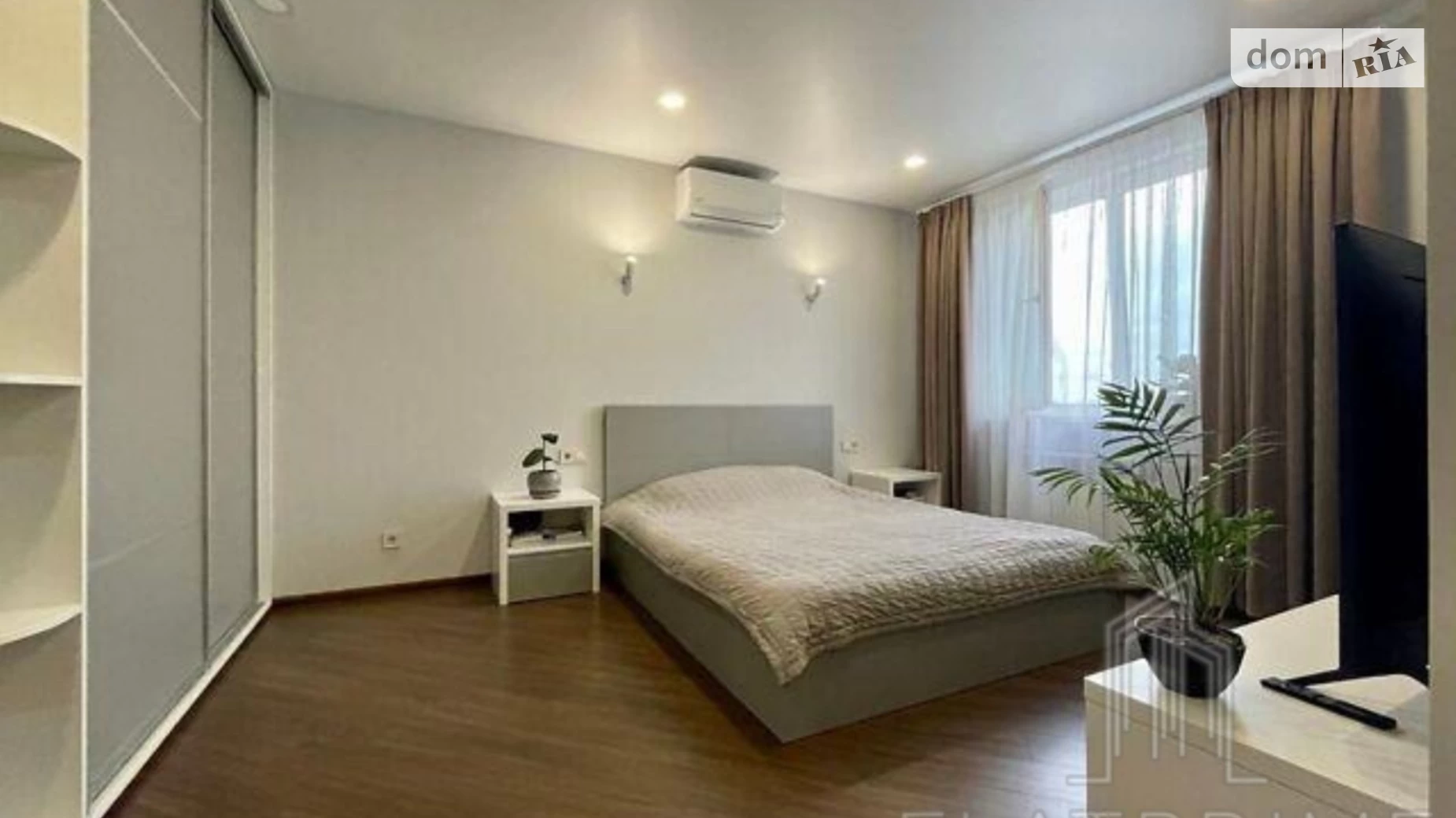 Продается 1-комнатная квартира 44 кв. м в Киеве, ул. Юрия Кондратюка, 3 - фото 2