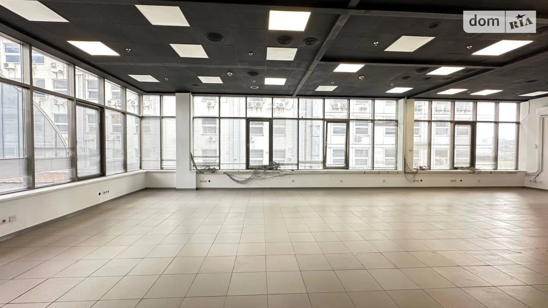 Сдается в аренду офис 370 кв. м в бизнес-центре, цена: 6000 $ - фото 2