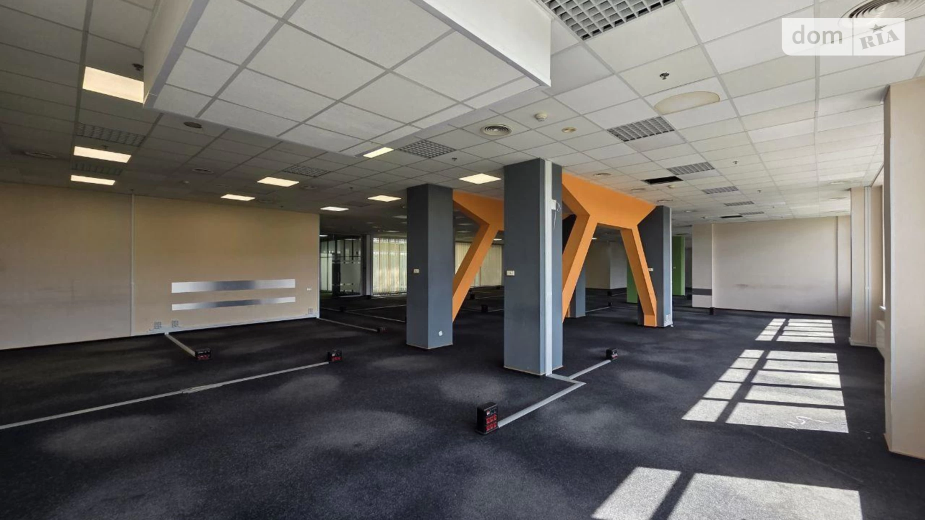 Сдается в аренду офис 2200 кв. м в бизнес-центре, цена: 38800 $ - фото 2