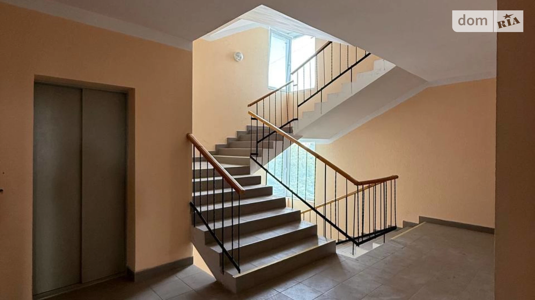 Продается 2-комнатная квартира 89 кв. м в Черновцах, ул. Южно-Окружная, 5Л - фото 2