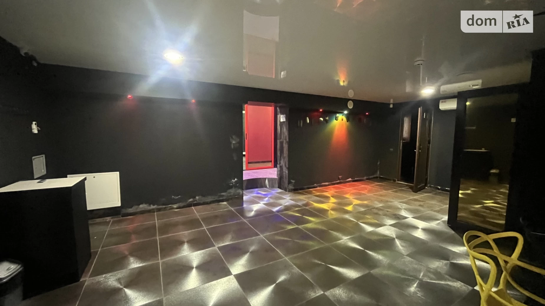Здається в оренду приміщення вільного призначення 200 кв. м в 9-поверховій будівлі, цена: 800 $ - фото 2