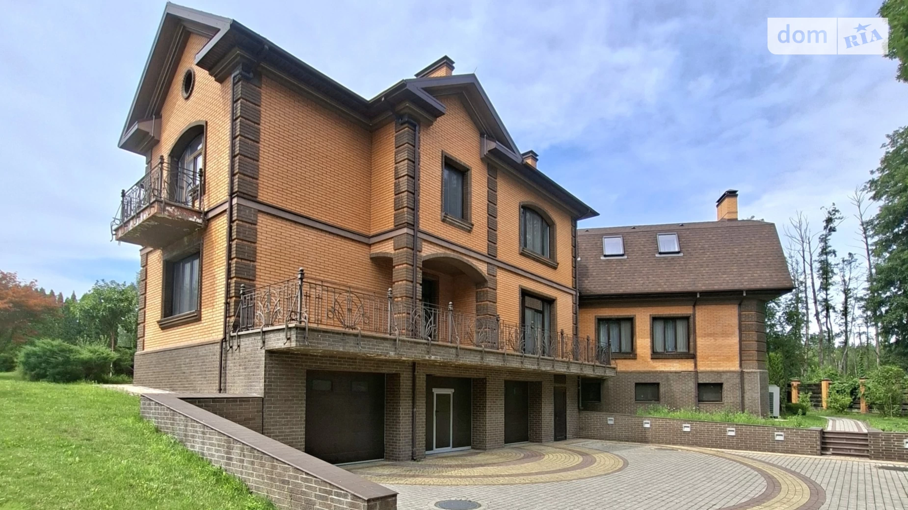 Продается дом на 2 этажа 928.5 кв. м с камином, цена: 1000000 $ - фото 2